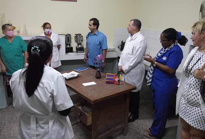 Mayarí visita 4 Farmacia produccion de medicamentos