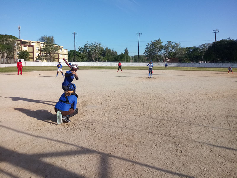 sofbol holguin