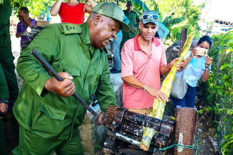 2011 dia defensa holguin1