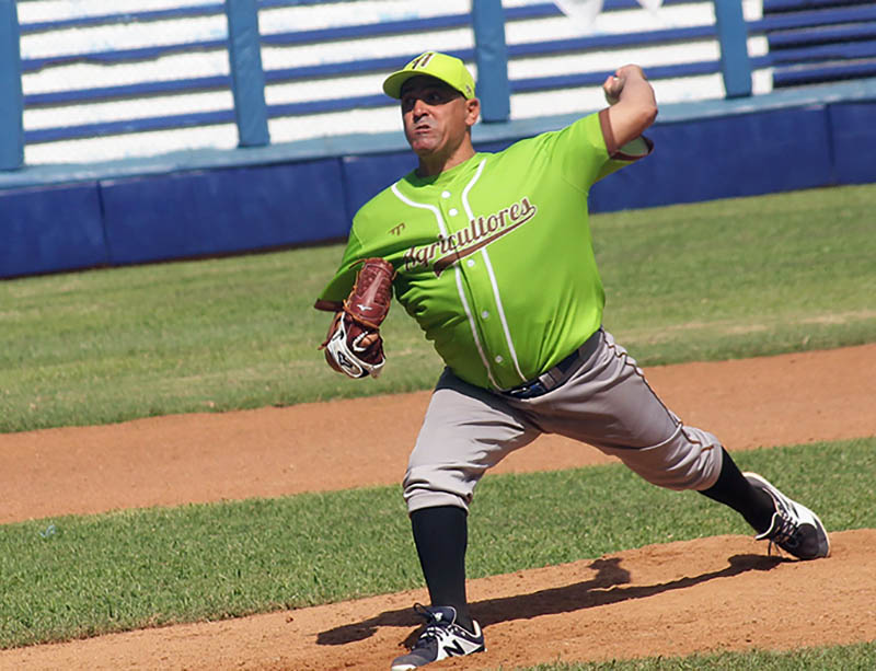 Leandro Martínez, pitcher ganador del partido. Fotos: Boris Luis Cabrera Cafetaleros Lechada 01