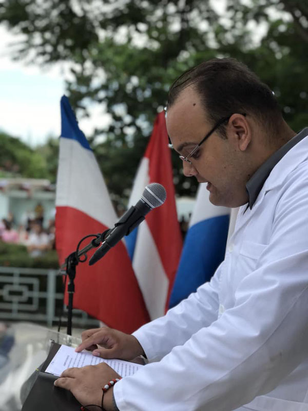 Juan Pablo Carballido Sánchez, el graduado integral, dio la lectura al Juramento Graduación Salud 02