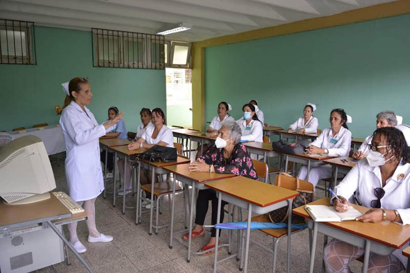 El programa de actvidades incluye también el desarrollo de la Jornada Científica. Hospital Lenin 03