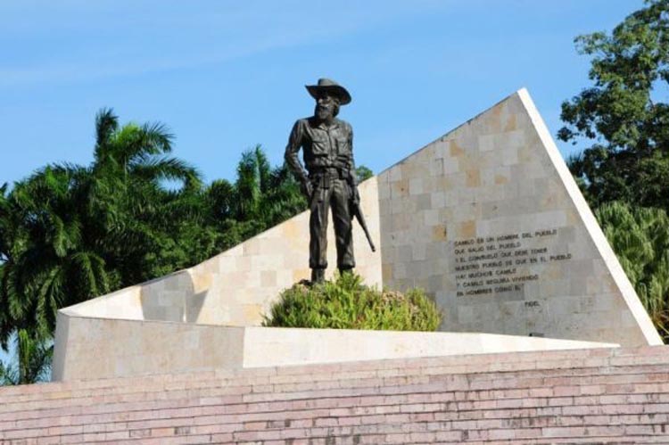 Camilo monumento 3