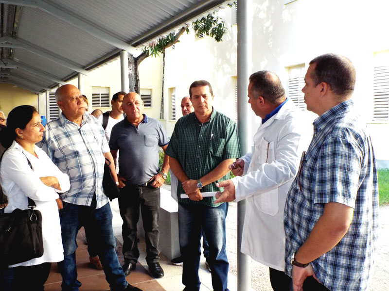 Recorre Ernesto Santiesteban ampliación del Hospital Provincial Psiquiátrico de Holguín. Foto: Alexis del Toro Hospital psiquiatrico 01