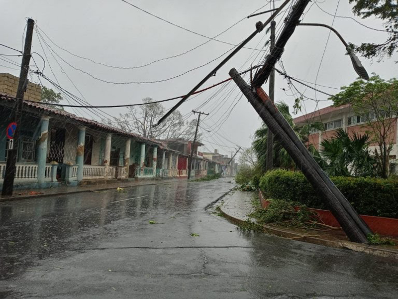 El paso del huracán Ian dejó numerosas estructuras eléctricas caídas en el Occidente del país. Foto: Radio Guamá. Situación SEN 04