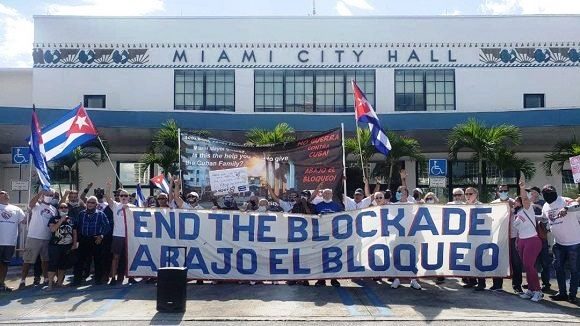 caravana contra el bloqueo en Miami 580x326