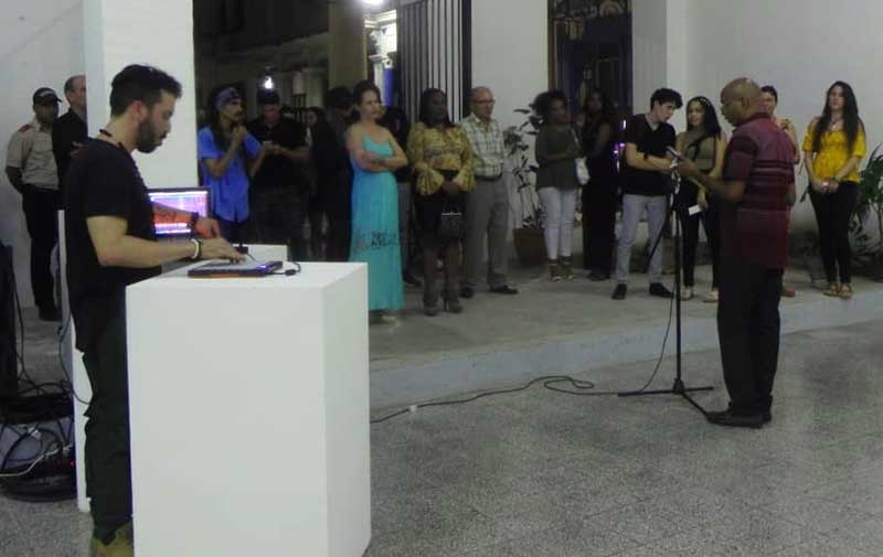 Fotos de la autora on screen exposición 3