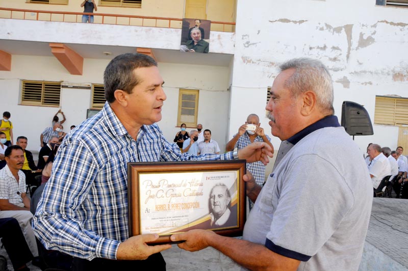 Fotos: Elder Leyva Premio Historia 01
