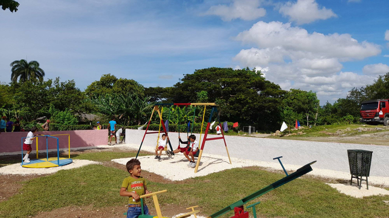 Parque Infantil muy acogido por los niños de la zona. Foto: Lourdes Pichs. cientificos5