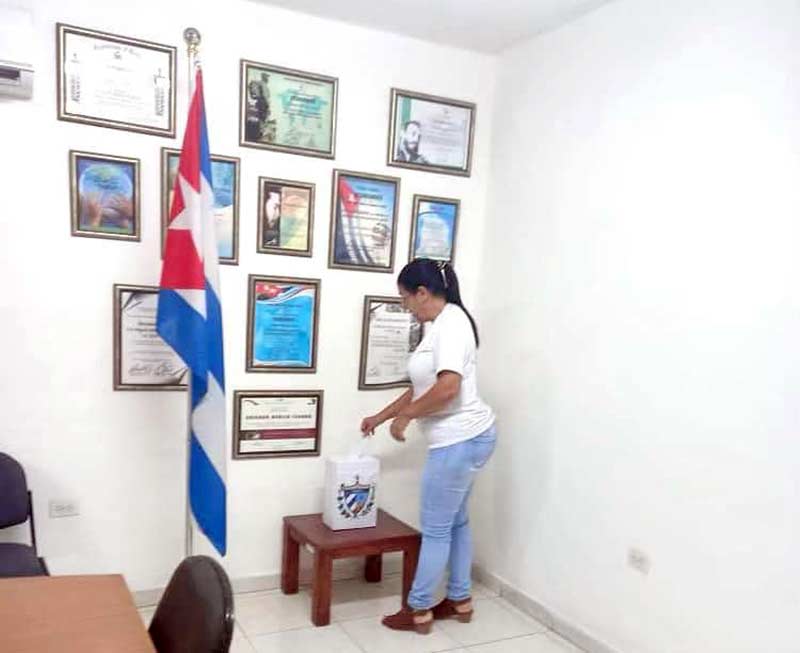 Doctora Elizabeth Segura. votacion código 3