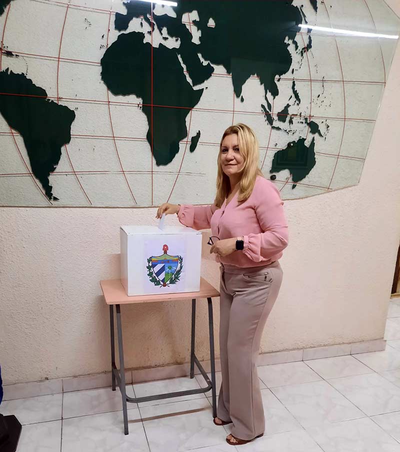 Doctora Katia María Ochoa votacion código 6