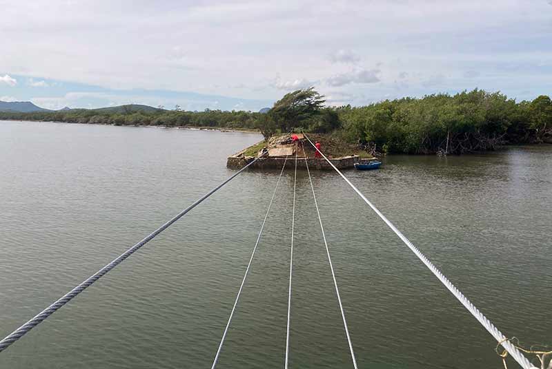El puente colgante tendrá 75 metros de plataforma y 81 de una a otra orilla. Gibara0 2