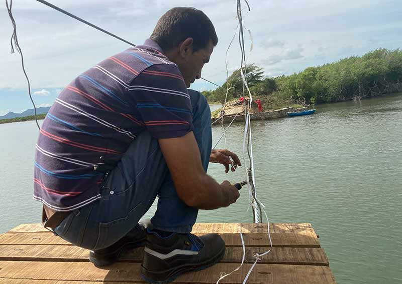 Con minuciosidad se trabaja en la obra, un sueño de los gibareños que pronto será una realidad. puente colgante Gibara1 2