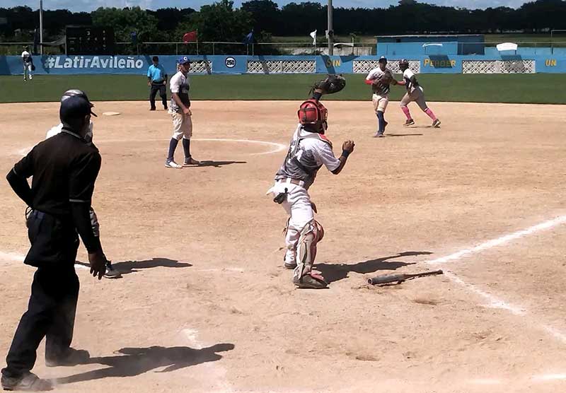 Foto tomada del perfil de Facebook de Guillermo Rodríguez softbol porel bronce