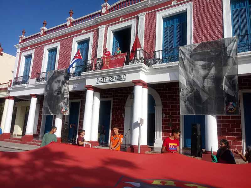 Desde lo alto del Museo La Periquera, Yanet Hernández confirmó que la juventud holguinera quiere un futuro inclusivo para su familia. sí porla familia 2