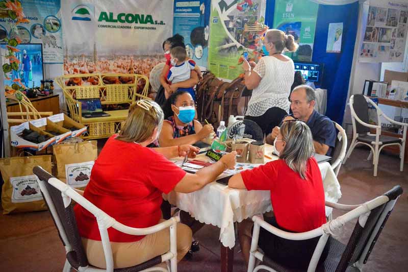 Foto: Jan Pablo Carreras / ACN feria desarrollo local holguin1
