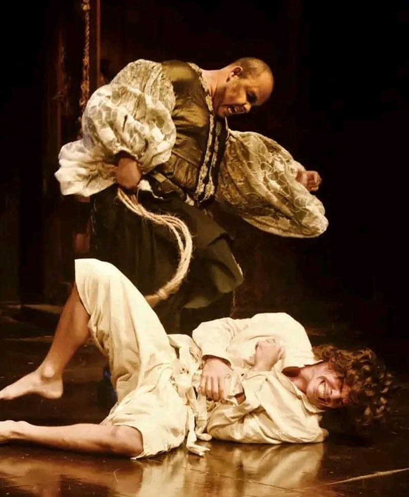 Con Teatro Buendía, en “La señorita Julia”, de Strindberg. Foto: Cortesía Daniel Barrera Daniel Barrera 09