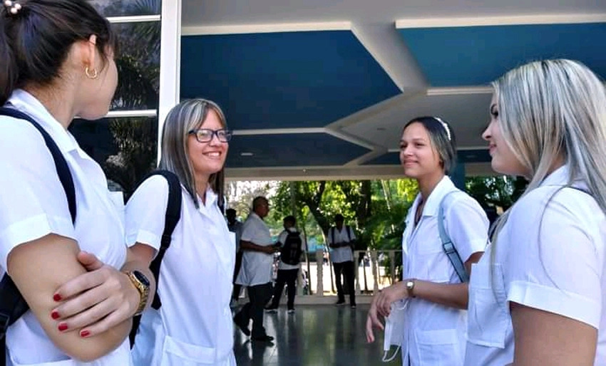 promotores salud curso estudiantes medicina holguin