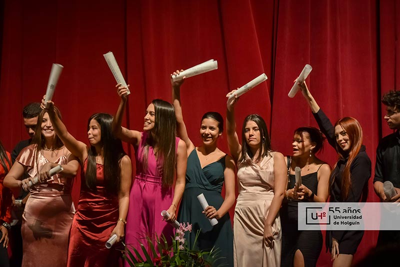 universidad Holguín graduación 3