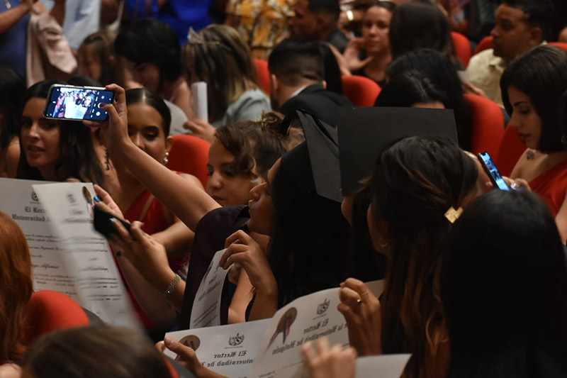 universidad Holguín graduación 6