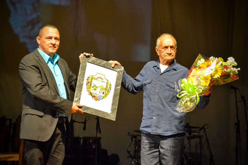 Premios Holguin4
