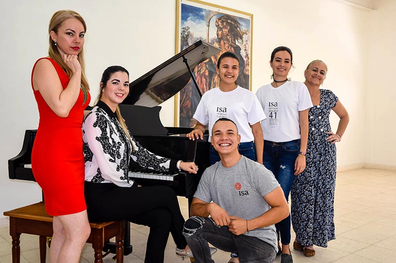 Foto de la autora canto lírico concurso HCS