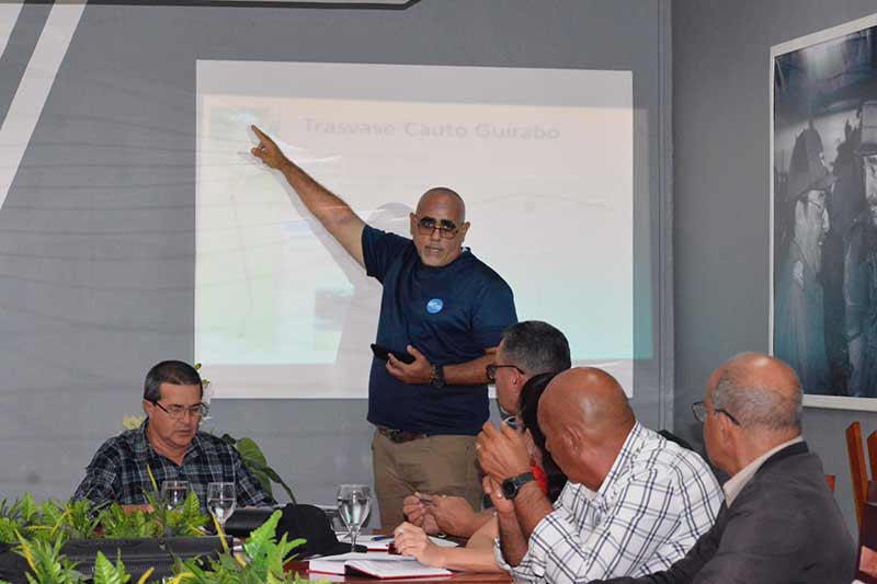 Ministra inés maría planta Cueto ATH 1