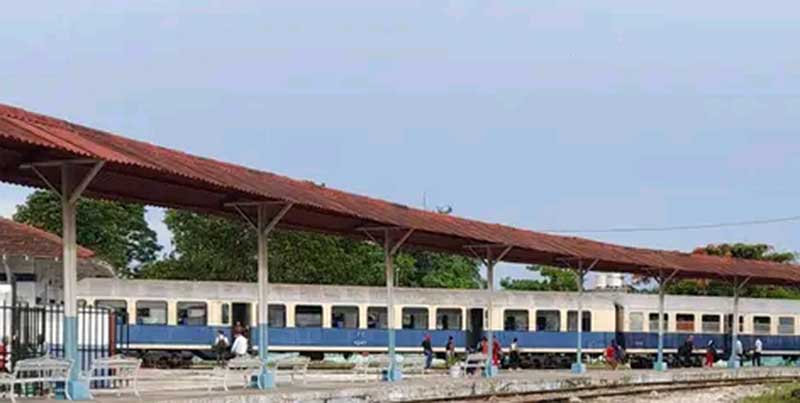 Los coches del tren Holguín-Antilla fueron remodelados para retomar el servicio. Fotos: cortesía de Lázaro Llanes trenes holguín0