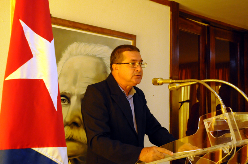 Ernesto Santiesteban Velázquez, primer secretario del Partido en la provincia de Holguín. gobernador ernesto 1