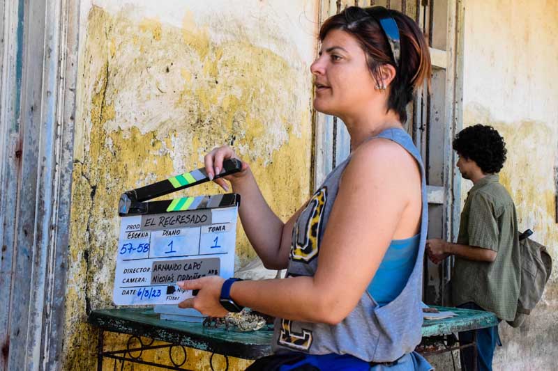 Kareline Pérez, asistente de dirección durante el rodaje de la película El regresado. hcs elregresado 6