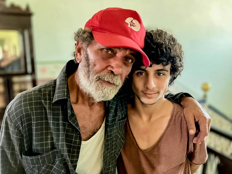 Actores Luis Alberto García y Julio Hervis López, en Gibara, durante el rodaje de la película El regresado. Foto: tomada de Facebook. hcs elregresado 8