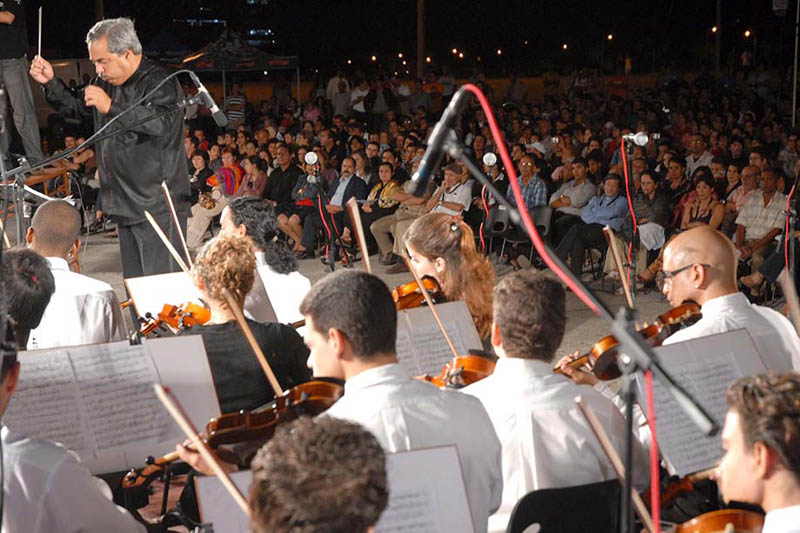 Interpretación de la Novena Sinfonía de Beethoven por La Orquesta Sinfónica de Holguín en la Plaza de la Revolución (2009) Rom 09 7