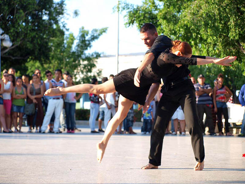 Danza en Paisajes Públicos: Presentación en el Parque Calixto García (2014) hoy Rom 14 1