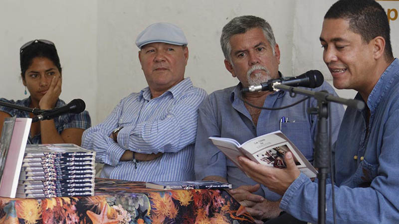 Poetas del Mundo: Presentaciones de libros en La UNEAC (2015) Rom 15 4