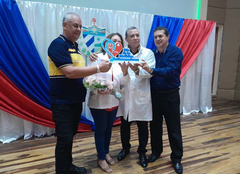 Máximas autoridades del Partido y Gobierno en la provincia reconocen a Dirección y Sindicato de la Salud de la provincia. Fotos: De la autora actosalud1