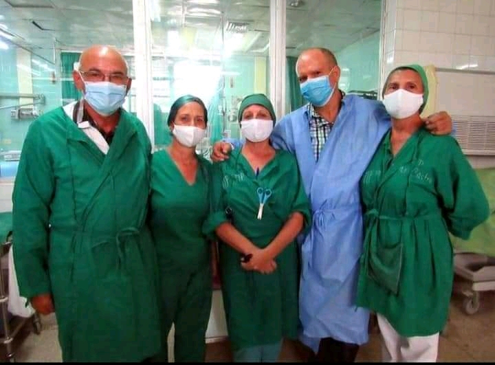 equipo cuidado intensivos