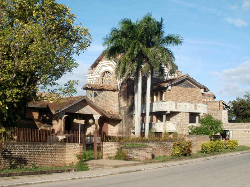 Fotos: Tomadas de Internet y cortesía de los entrevistados. reparación centro.cultural velasco Félix Varona 4