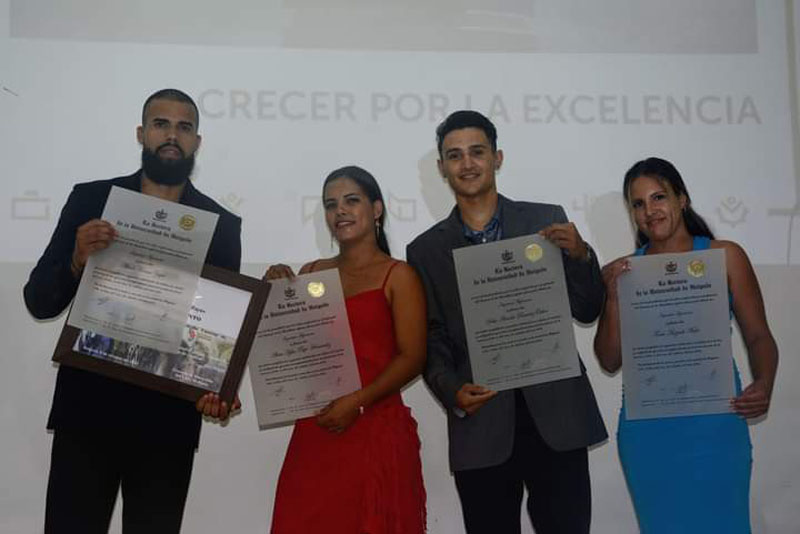 graduación uho 02