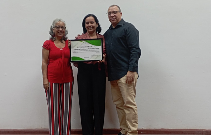 Entre los organismos reconocidos estuvo la Empresa Provincial de Farmacias y Ópticas (Farmox). farmaciaholguin