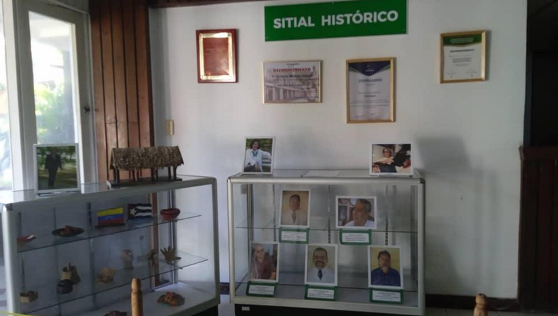 En el marco por actividades del Aniversario 38 fue inaugurado el Sitial Histórico. hospitalQ3