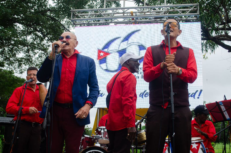 acto revolución 04