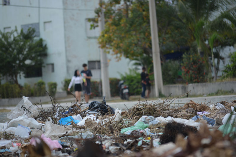 La suciedad se ha convertido en un elemento representativo del paisaje en la urbe. basura 02