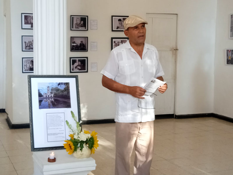 expo huellas 02