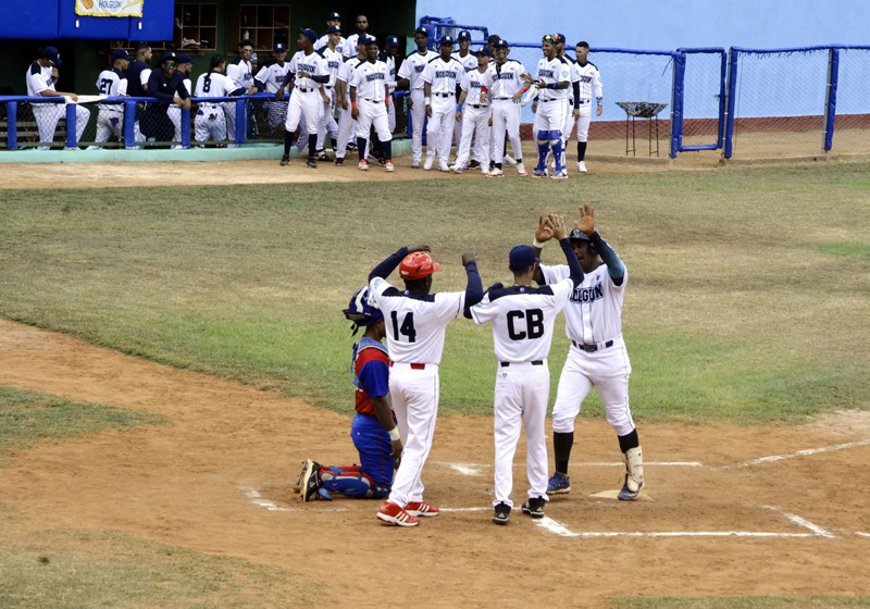 Foto 14 Juego Holguin y Granma primer Jonrron de Holguin
