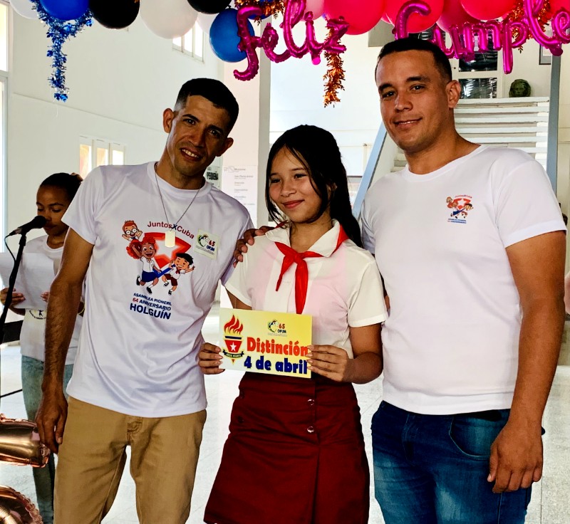 distincion 4 abril 02