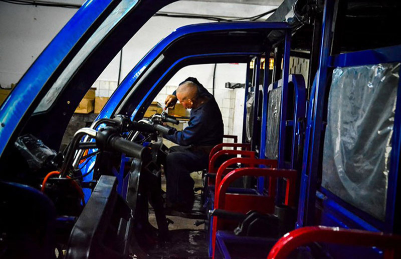 montaje de triciclos electricos holguin10