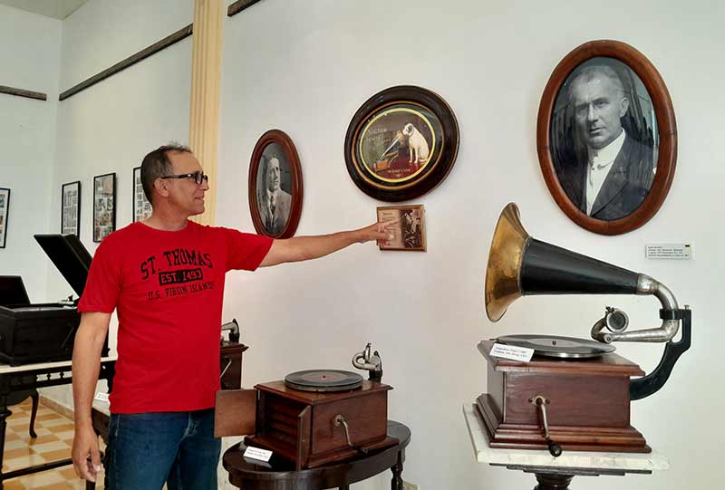 casa victrola 3