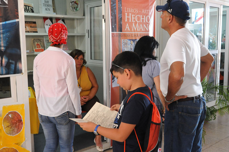 feria del libro en Holguín