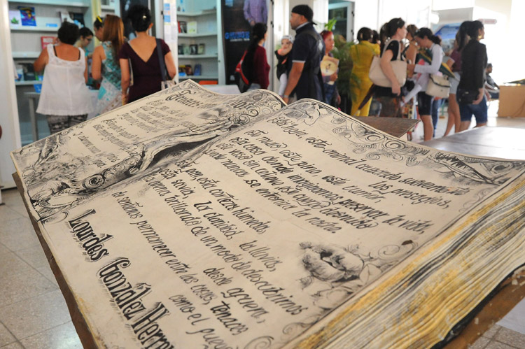 feria del libro en Holguín