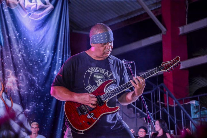 Dean Pleasants, guitarra líder de Suicidal Tendencies, en el concierto en Holguín